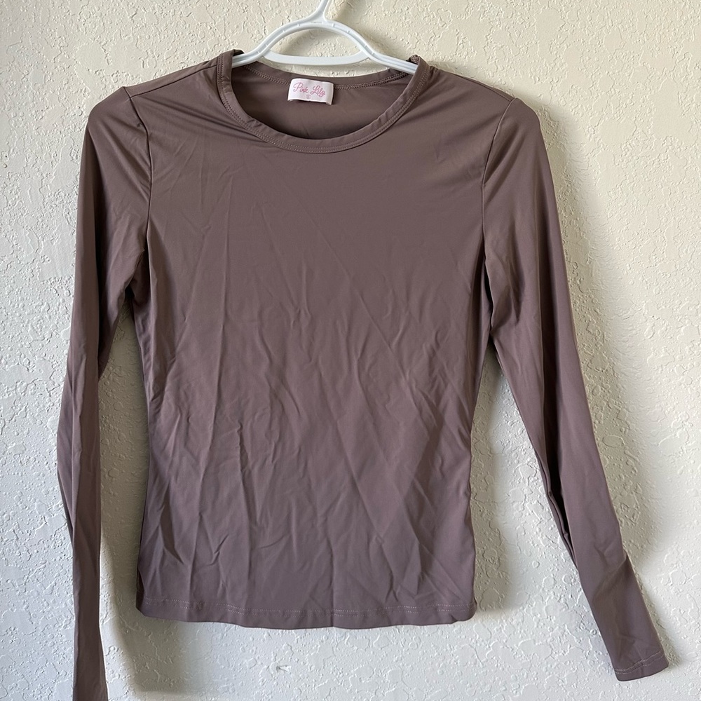 NWOT Pink Lilly fitted taupe layering long sleeve tee
